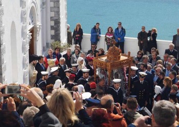 Το Πολεμικό Ναυτικό στις εορταστικές εκδηλώσεις για την Παναγία Θεοσκέπαστη στην Άνδρο (φωτο)