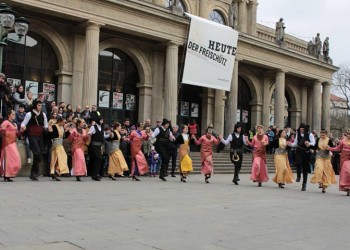Οι Έλληνες του Ανόβερου τίμησαν την 25η Μαρτίου με μπροστάρη το Σύλλογο Ποντίων της πόλης (βίντεο)