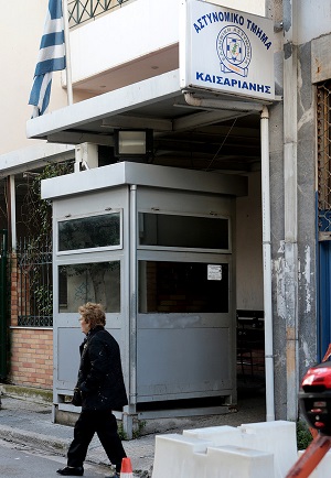 Οι «Ένοπλες Επαναστατικές Δυνάμεις» έριξαν τη χειροβομβίδα στο ΑΤ Καισαριανής