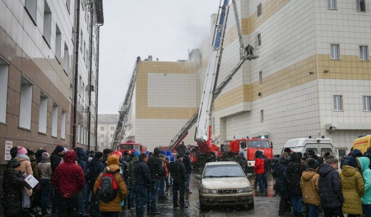 Τραγωδία στη Ρωσία: Βίντεο δείχνει τον πανικό από τη φωτιά στο εμπορικό κέντρο