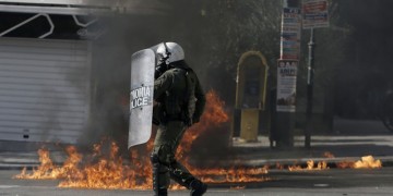 Επεισόδια στον Πειραιά κοντά σε χώρο εκδήλωσης με ομιλητή τον Τσακαλώτο