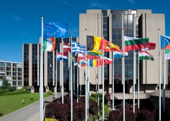 Το Ευρωπαϊκό Δικαστήριο αποφασίζει για την κατανομή των αιτούντων άσυλο στην ΕΕ