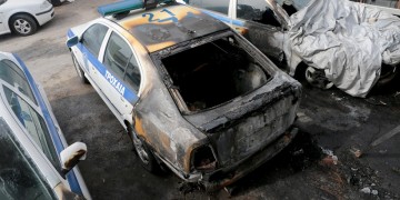 Επίθεση με γκαζάκια στην τροχαία Δυτικής Αττικής