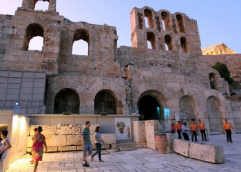 «Ναι» από το ΚΑΣ στην επίδειξη μόδας του Β. Κωστέτσου μπροστά στο Ηρώδειο