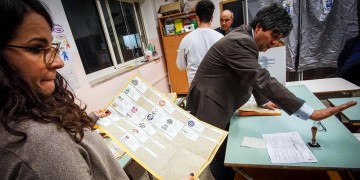 Ιταλικές εκλογές: Κερδισμένοι τα Πέντε Αστέρια και η Κεντροδεξιά