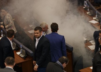 Κόσοβο: Πέρασε η συμφωνία των συνόρων με το Μαυροβούνιο μετά από δακρυγόνα στη Βουλή