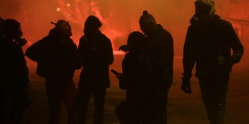 Επιθέσεις αναρχικών με γκαζάκια και μολότοφ στην Αττική