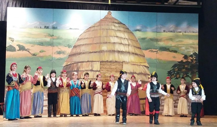 Τα Ποντιόπουλα του Πολιτιστικού Συλλόγου Αυγής Λαγκαδά γοήτευσαν σε φεστιβάλ χορών (φωτο)