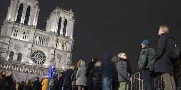 Ρωγμές και ρύπανση απειλούν την Παναγία των Παρισίων