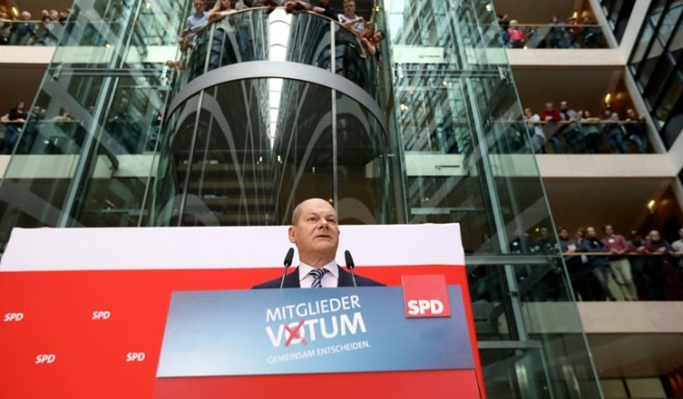 Εγκρίθηκε η συμμετοχή του SPD στη γερμανική κυβέρνηση – Έτοιμη για τέταρτη θητεία η Μέρκελ