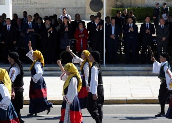Παρέλασαν οι μαθητές στο κέντρο της Αθήνας