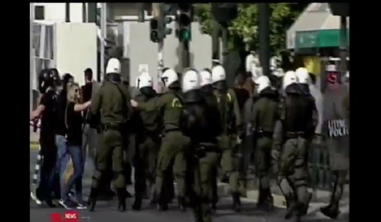 Επεισόδια στον Πειραιά κοντά σε χώρο εκδήλωσης με ομιλητή τον Τσακαλώτου