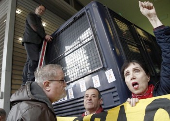 Διαμαρτυρία κατά των πλειστηριασμών: Σκάλα επιστράτευσε ο Λαφαζάνης! (φωτο)