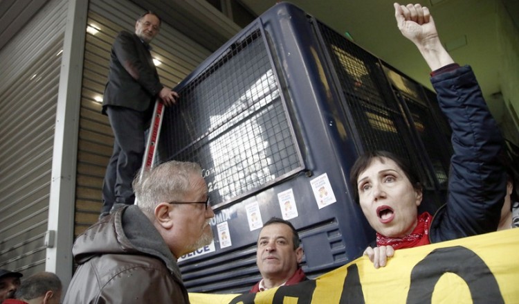 Διαμαρτυρία κατά των πλειστηριασμών: Σκάλα επιστράτευσε ο Λαφαζάνης! (φωτο)