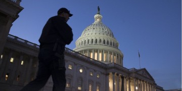 Αναφορές για πυροβολισμούς σε ναυτική βάση στις ΗΠΑ 3