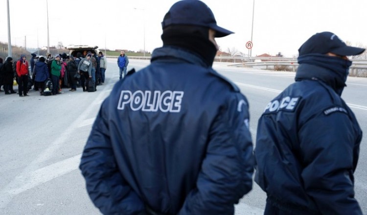 Εξαρθρώθηκε σπείρα ανηλίκων που λήστευε πεζούς και οδηγούς στην περιοχή των Αχαρνών