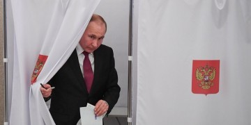 Εκλογές στη Ρωσία: Αναμένεται θρίαμβος Πούτιν, εν μέσω έντασης με τη Δύση