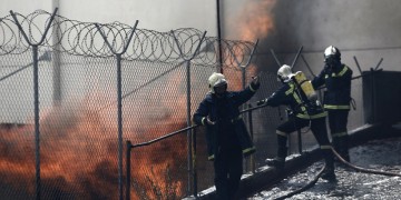Φωτιά στο Κατράκειο Θέατρο Νίκαιας 5