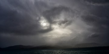 Καιρός: Συννεφιά και βροχή σήμερα Δευτέρα