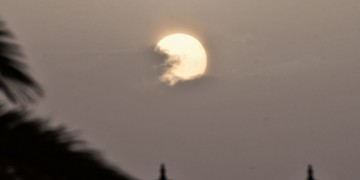 Με υψηλές θερμοκρασίες και σκόνη ο καιρός σήμερα