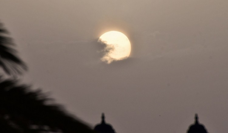 Με υψηλές θερμοκρασίες και σκόνη ο καιρός σήμερα