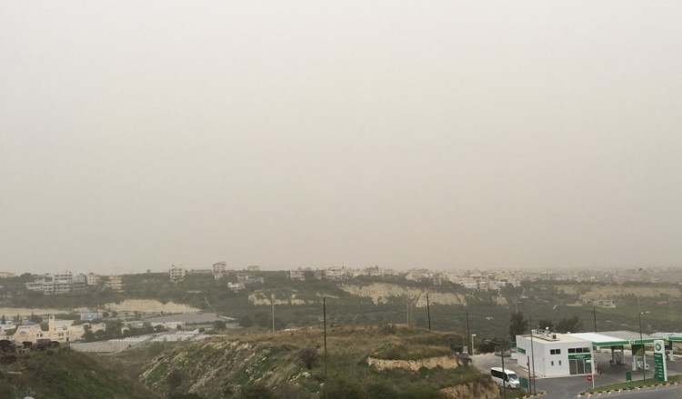 Με υψηλές θερμοκρασίες και σκόνη ο καιρός σήμερα  4