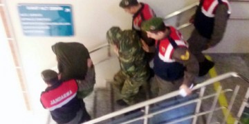 Παραμένουν στις φυλακές Αδριανούπολης οι δύο Έλληνες στρατιωτικοί