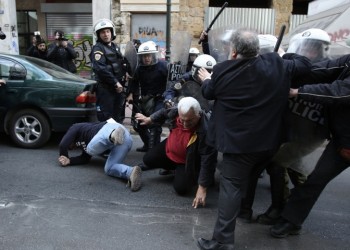 Σοβαρά επεισόδια έξω από συμβολαιογραφείο – Ξύλο και τραυματίες (φωτο, βίντεο)