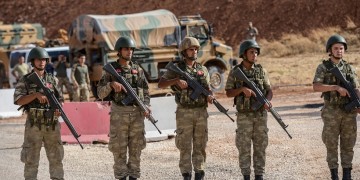 Η Τουρκία θα παραμείνει ακόμα ένα χρόνο σε Συρία και Ιράκ