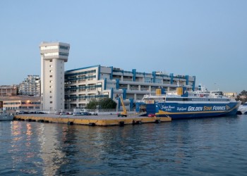 Επιτρέπεται από αύριο η μετακίνηση εργαζομένων σε επιχειρήσεις που επαναλειτουργούν στα νησιά