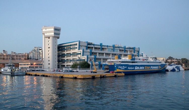 Επιτρέπεται από αύριο η μετακίνηση εργαζομένων σε επιχειρήσεις που επαναλειτουργούν στα νησιά