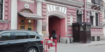 Ρωσία: Κλείνει το προξενείο των ΗΠΑ στην Αγία Πετρούπολη και απελαύνει 60 διπλωμάτες