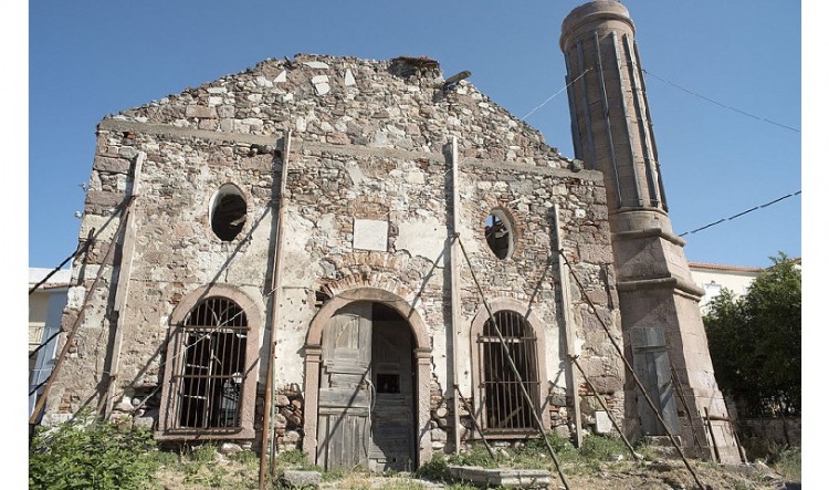 Αναστηλώνεται το ερειπωμένο Βαλιδέ Τζαμί στη Μυτιλήνη (φωτο)