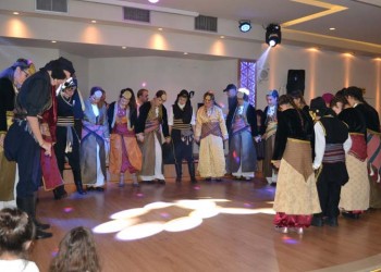 Ποντιακή και κρητική λύρα έβαλαν άψιμον στο χορό της «Ρωμανίας» Χανίων