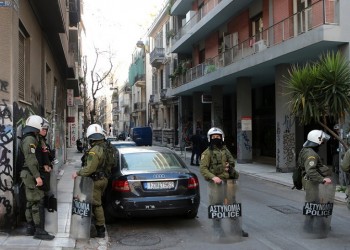 Επιχείρηση της ΕΛΑΣ για την εκκένωση καταλήψεων σε Εξάρχεια και Κουκάκι