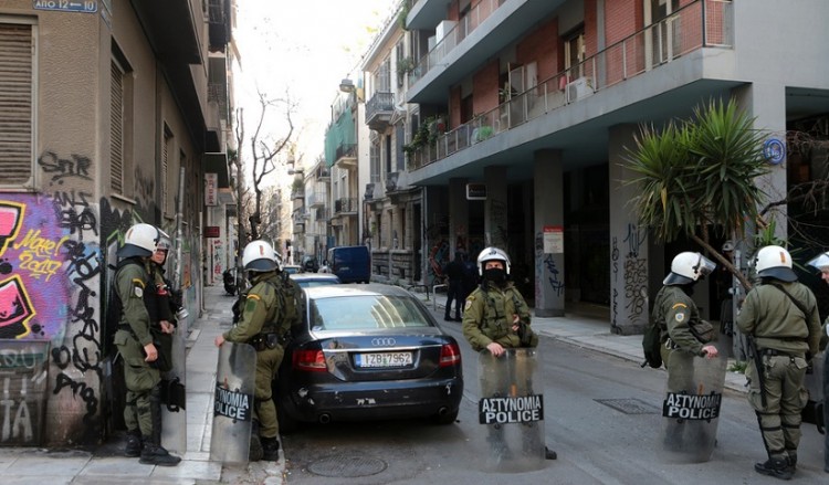 Επιχείρηση της ΕΛΑΣ για την εκκένωση καταλήψεων σε Εξάρχεια και Κουκάκι