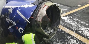 Τρόμος σε πτήση: Γυναίκα σκοτώθηκε όταν τη «ρούφηξε» το παράθυρο