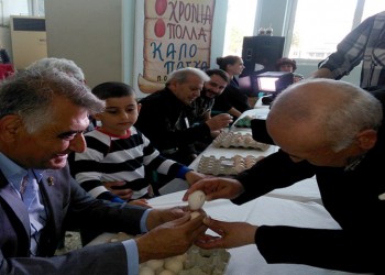 Τα τσούγκρισαν οι Πόντιοι στο Θρυλόριο, στις ετήσιες αυγομαχίες (βίντεο)