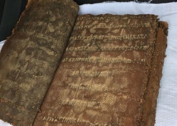Τουρκία: Αστυνομικοί βρήκαν αρχαία βίβλο σε έλεγχο ρουτίνας σε αυτοκίνητο (φωτο)