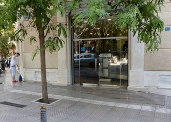 «Παρέμβαση» του Ρουβίκωνα στο Βρετανικό Συμβούλιο στο Κολωνάκι (βίντεο)