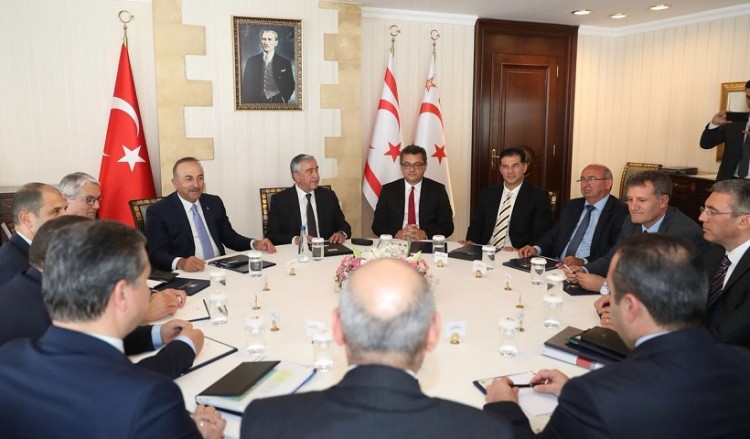 Μοντέλο συνομοσπονδίας ή δύο κρατών πρότεινε για την Κύπρο ο Τσαβούσογλου