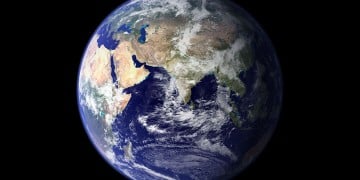 Η Γη είναι σφαιρική ή επίπεδη; – Τι πιστεύουν στις ΗΠΑ