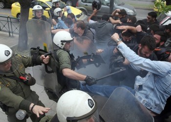 Επεισόδια στο αντιπολεμικό συλλαλητήριο: Επιχείρησαν να ρίξουν το άγαλμα του Τρούμαν