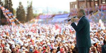 Ερντογάν: Οι Έλληνες στρατιώτες έκαψαν τη Σμύρνη