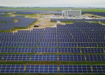 Οι επενδύσεις στην ηλιακή ενέργεια το 2017 ξεπέρασαν τα ορυκτά καύσιμα