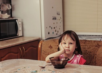Τεράστιες διαστάσεις παίρνει η παιδική φτώχεια στη Βρετανία