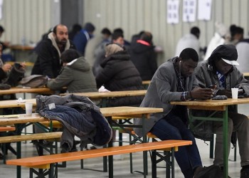 Spiegel: Στην Ελλάδα ανθεί το εμπόριο προσφυγικών εγγράφων