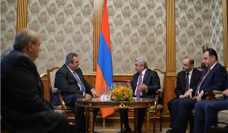 Οι Αρμένιοι Ευέλπιδες τραγουδούν: Η Ελλάδα ποτέ δεν πεθαίνει (βίντεο)