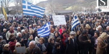 Καστοριά: Συγκέντρωση με αίτημα την αποφυλάκιση των δύο Ελλήνων στρατιωτικών