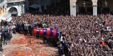 Κέρκυρα: «Σεισμός», Πρώτη Ανάσταση, λιτάνευση του Αγ. Σπυρίδωνα, μπότηδες και Μαστέλα